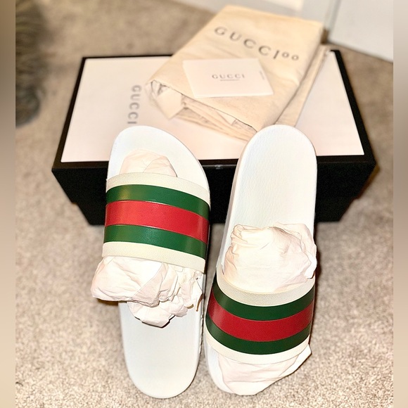 Gucci Men’s Rubber Slide Sandal - Picture 3 of 8
